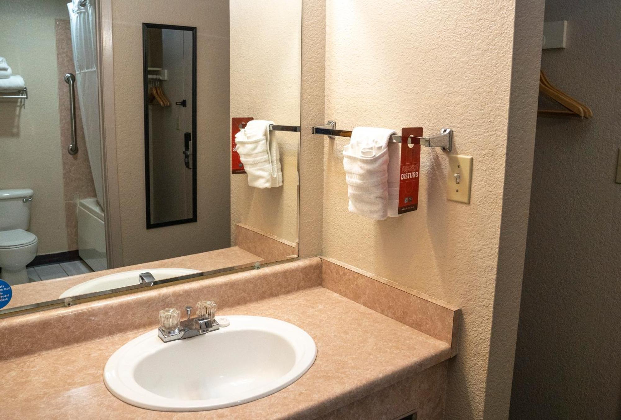 Americas Best Value Inn Lynnwood Zewnętrze zdjęcie
