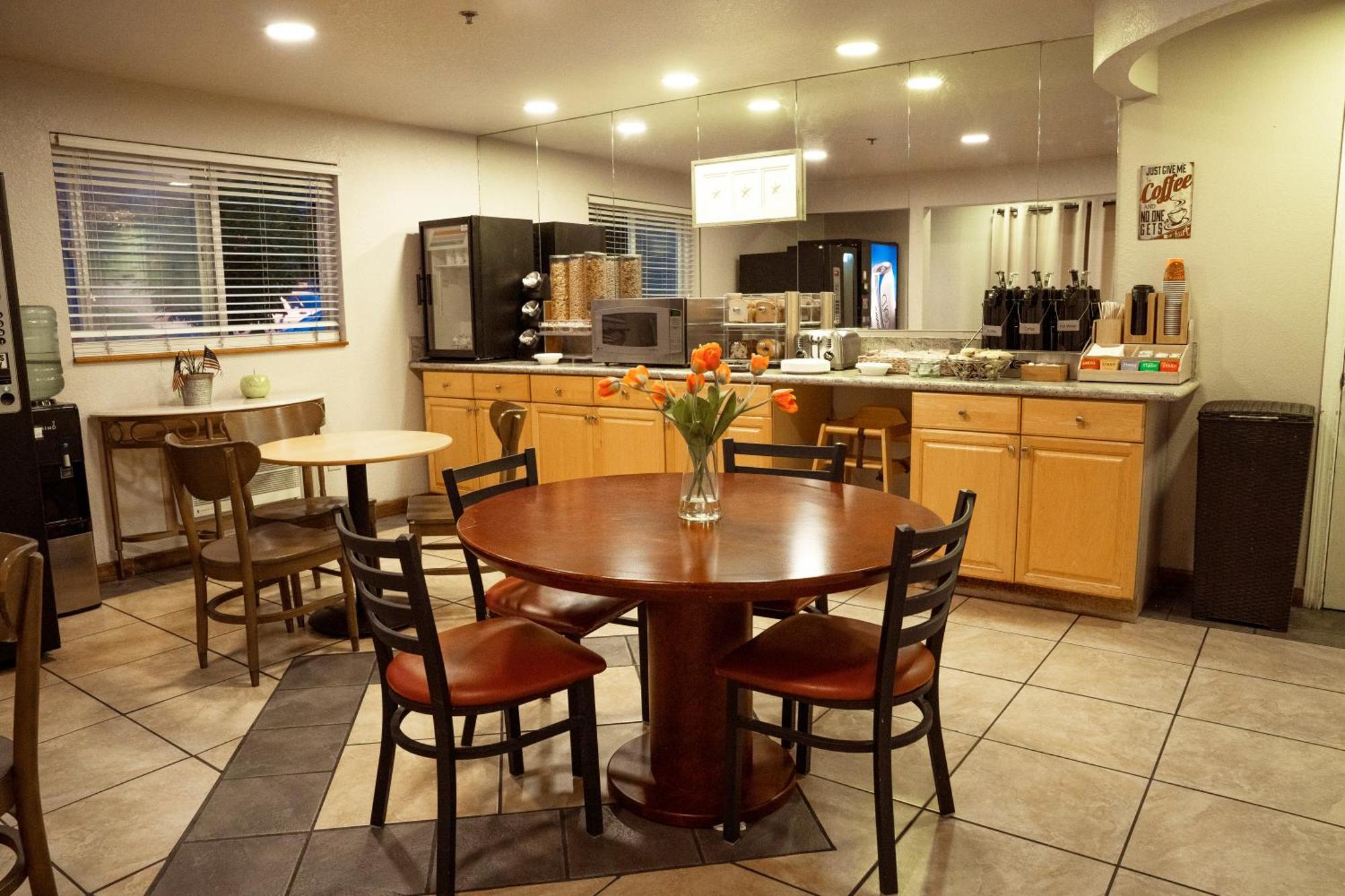 Americas Best Value Inn Lynnwood Zewnętrze zdjęcie